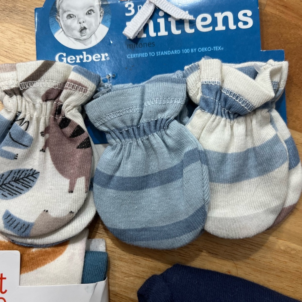 NWT Baby Bundle NB 0-3 Months Carter’s Gerber Pants Onesies Mittens - Picture 3 of 10